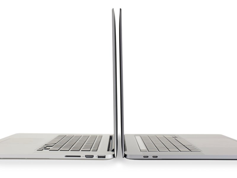 左边是2015年的15英寸MacBook Pro，右边是2019年的16英寸MacBook Pro。