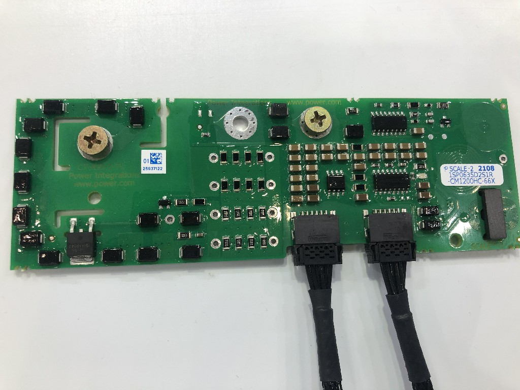 PI SCALE-2即插即用型驱动器特写照片