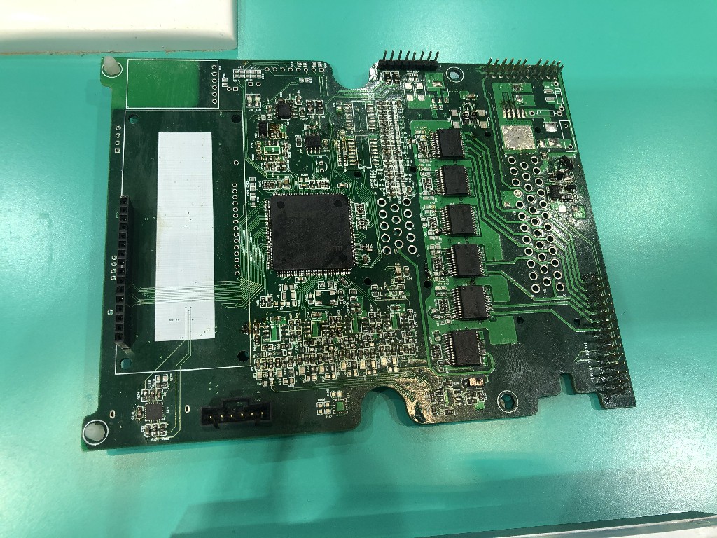 极海半导体：APM32 MCU高空作业控制器方案，基于APM32F407xG系列MCU；Cortex-M4内核，工作主频168MHz；支持单精度FPU、增强型DSP处理指令；支持片上PHY的高速OTG接口；高效运算处理能力，保障设备稳定运行；支持EMMC/SDRAM/DCMI/以太网等外设资源，适应复杂系统设计。